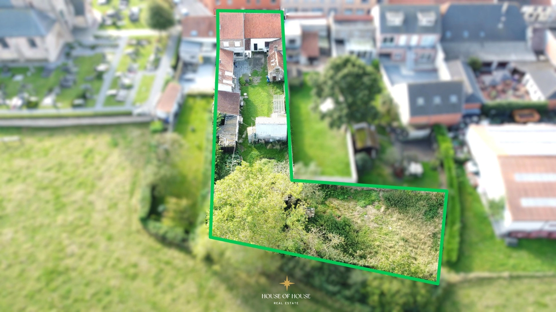 Twee te renoveren rijwoningen met grote tuin en prachtige open zichten